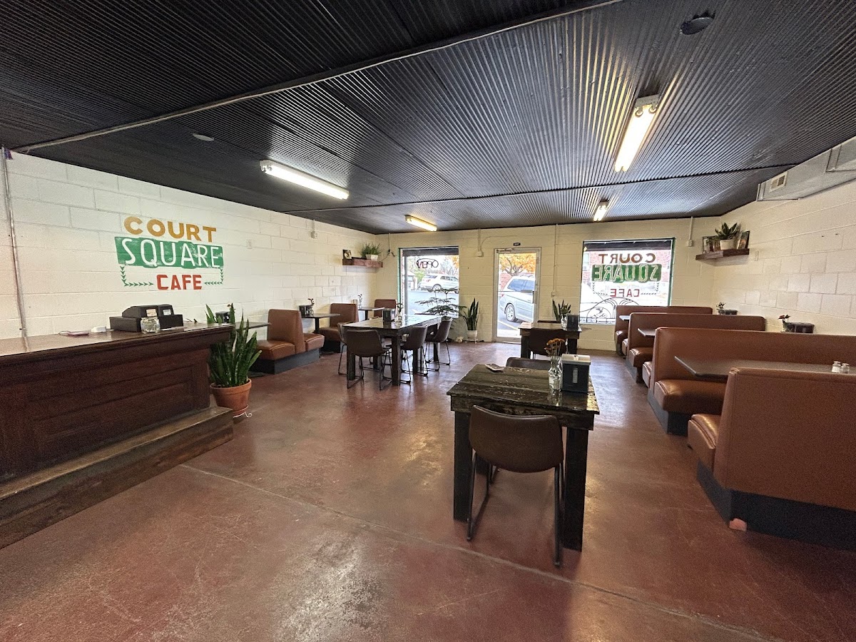 Banner Court Square Cafe 01